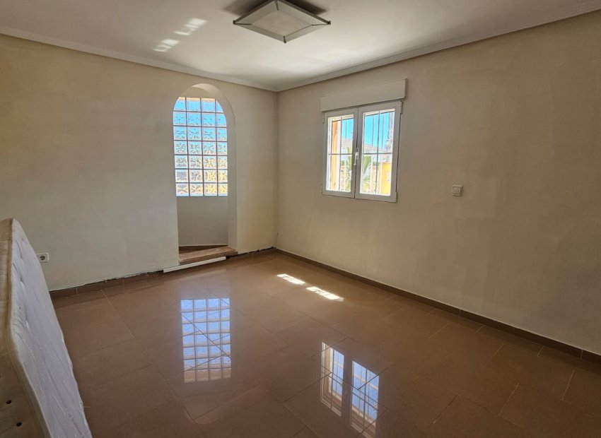 Resale - Villa - Los Alcázares