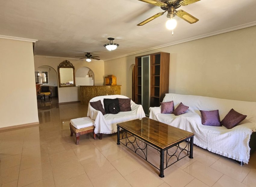 Resale - Villa - Los Alcázares