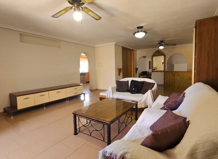 Resale - Villa - Los Alcázares