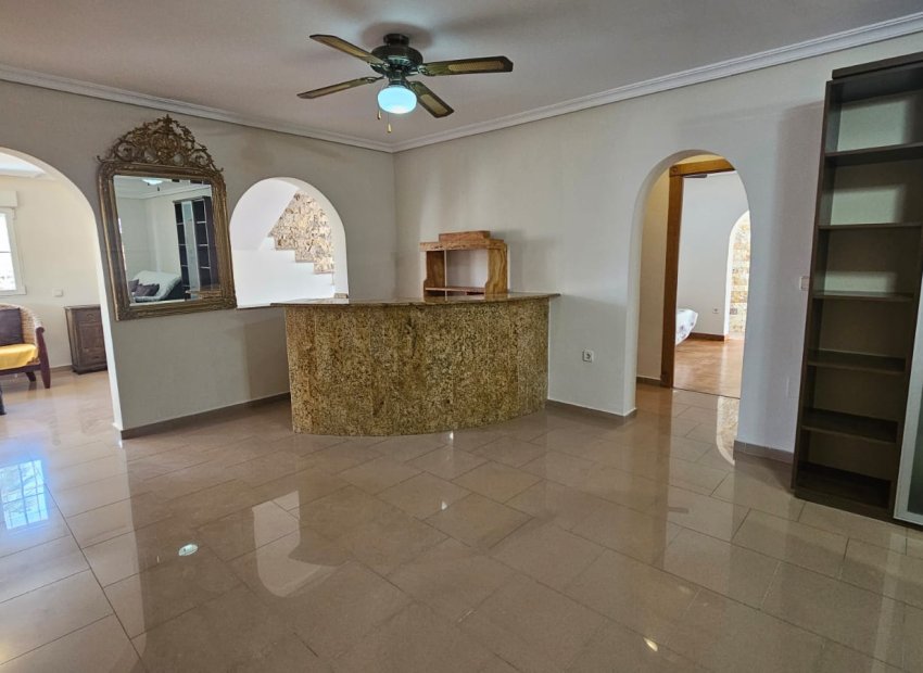 Resale - Villa - Los Alcázares