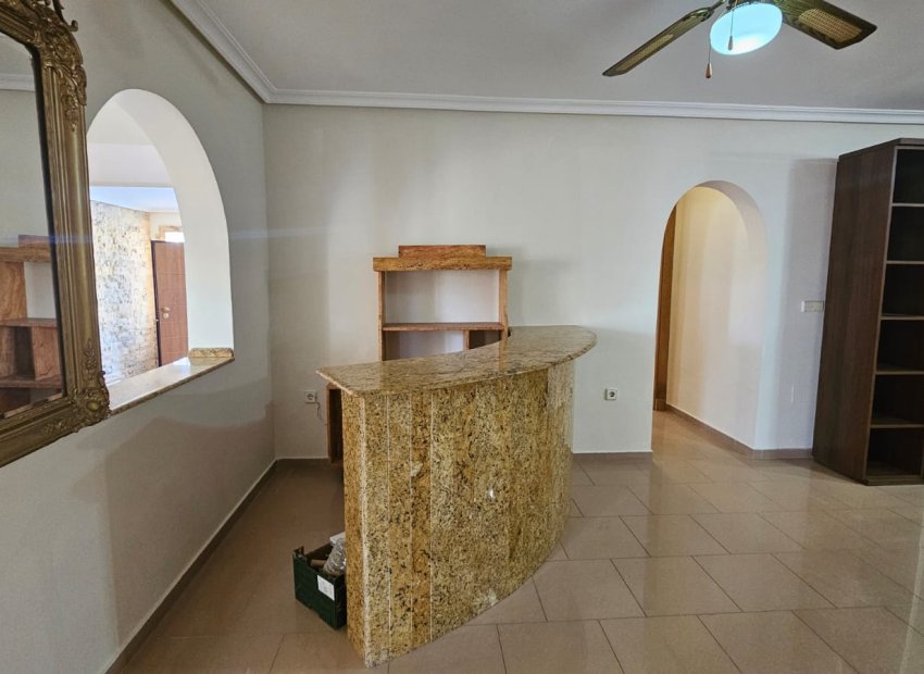 Resale - Villa - Los Alcázares