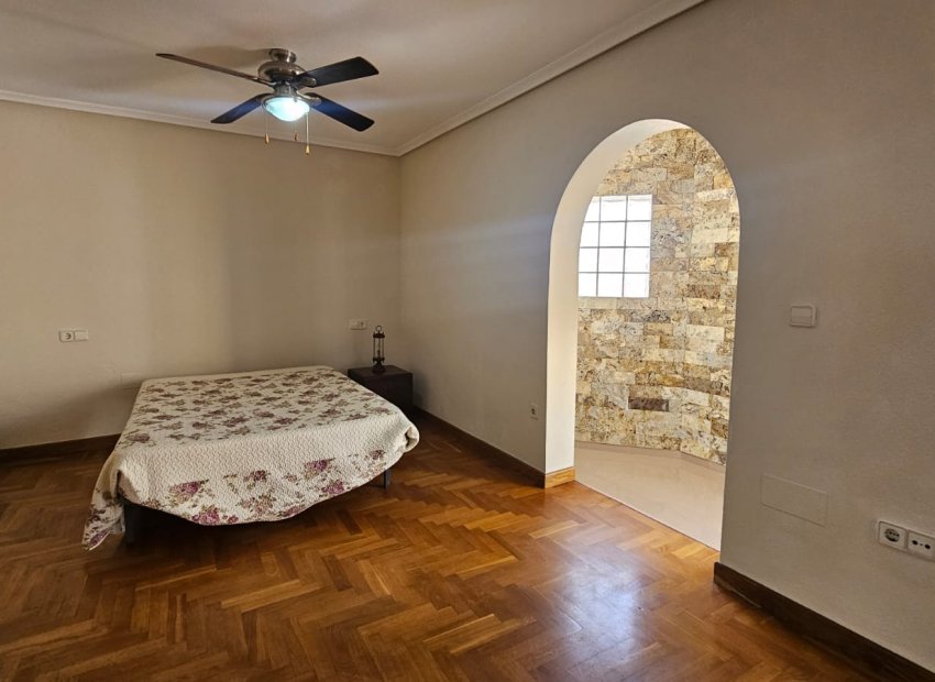 Resale - Villa - Los Alcázares