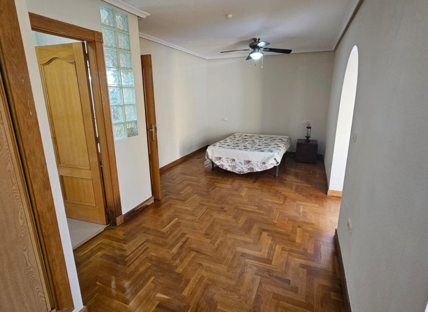 Resale - Villa - Los Alcázares