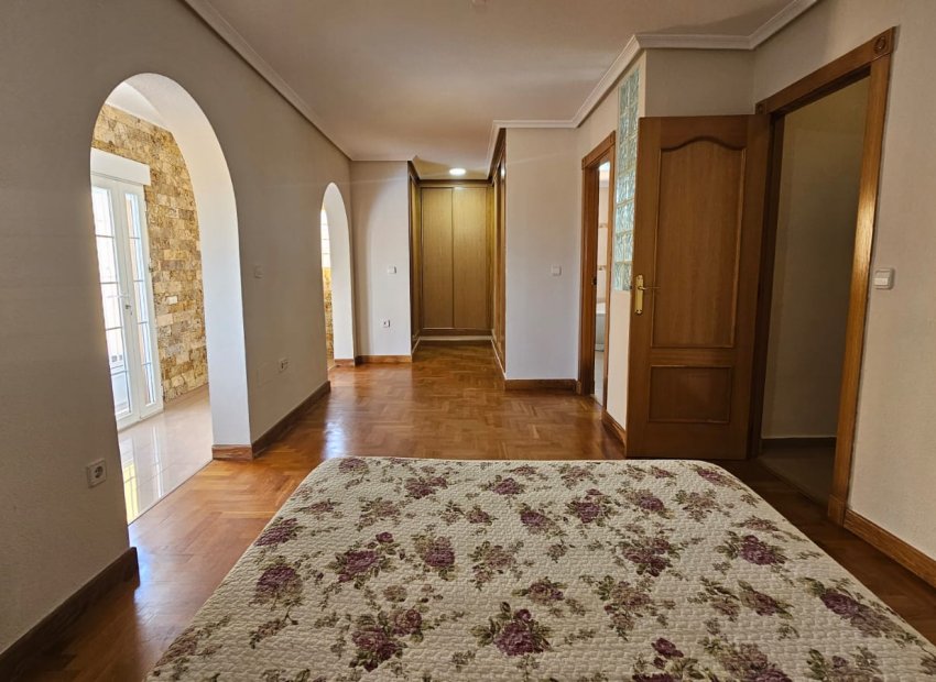 Resale - Villa - Los Alcázares