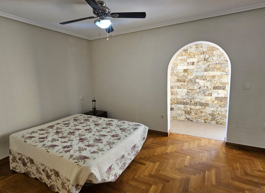 Resale - Villa - Los Alcázares