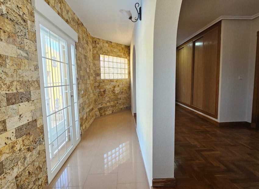 Resale - Villa - Los Alcázares