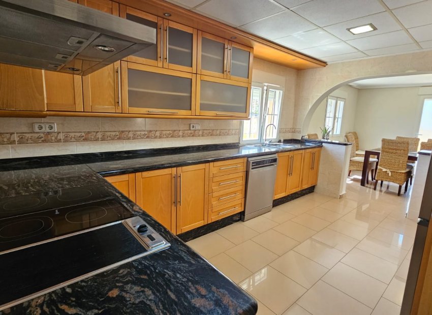 Resale - Villa - Los Alcázares