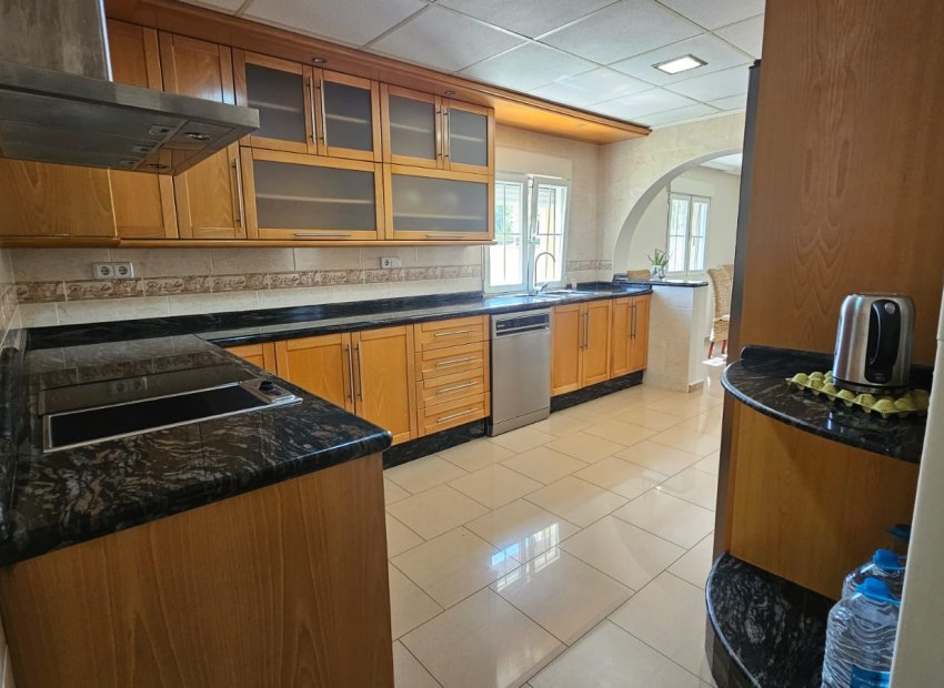 Resale - Villa - Los Alcázares