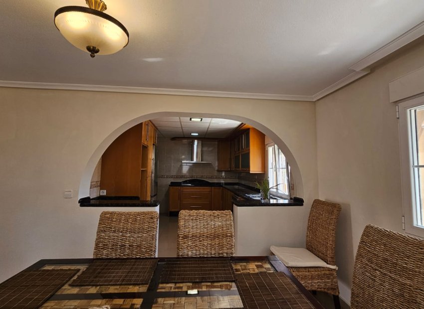 Resale - Villa - Los Alcázares