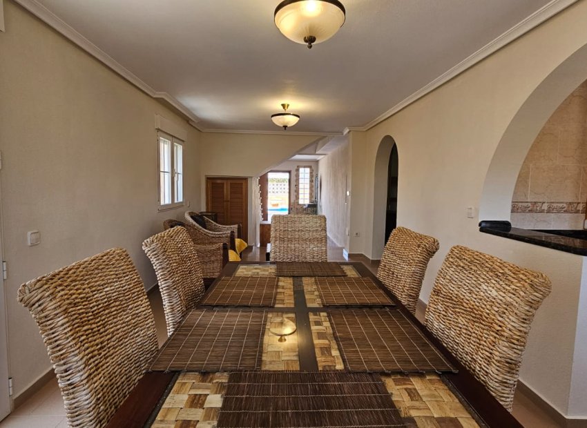 Resale - Villa - Los Alcázares