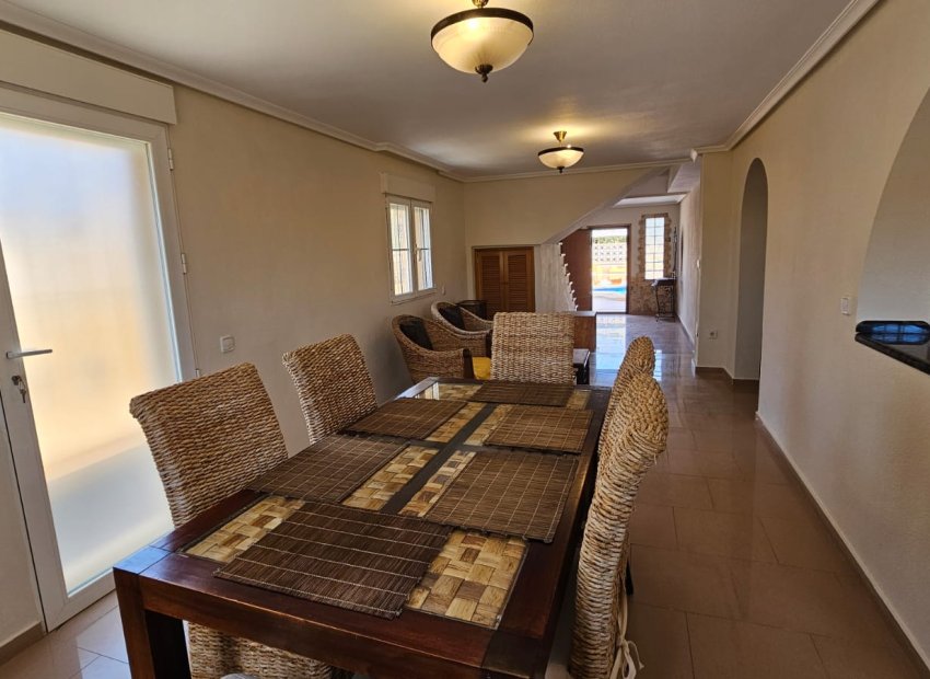 Resale - Villa - Los Alcázares