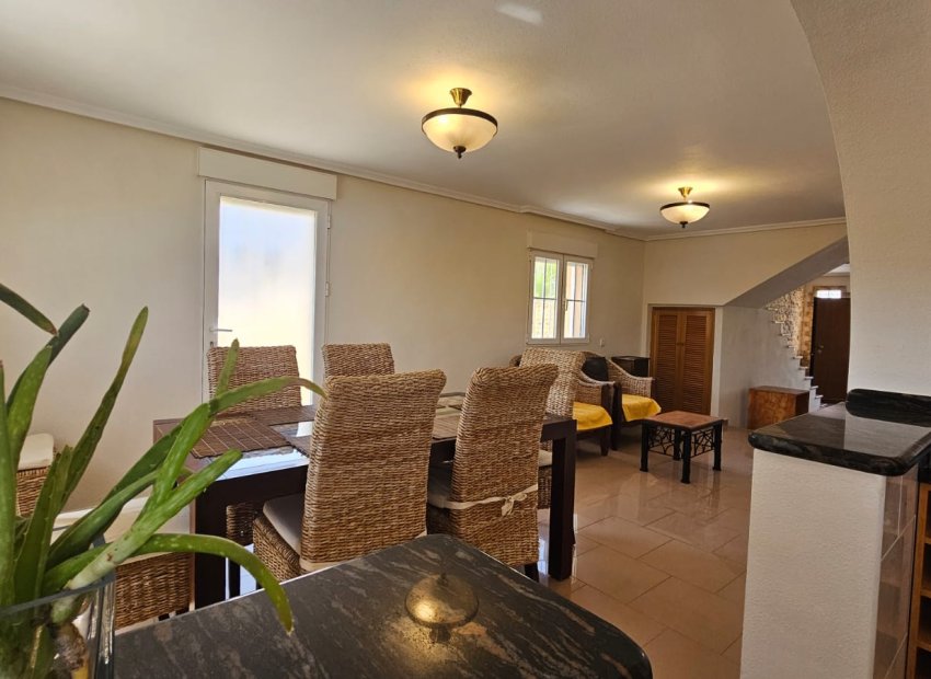 Resale - Villa - Los Alcázares