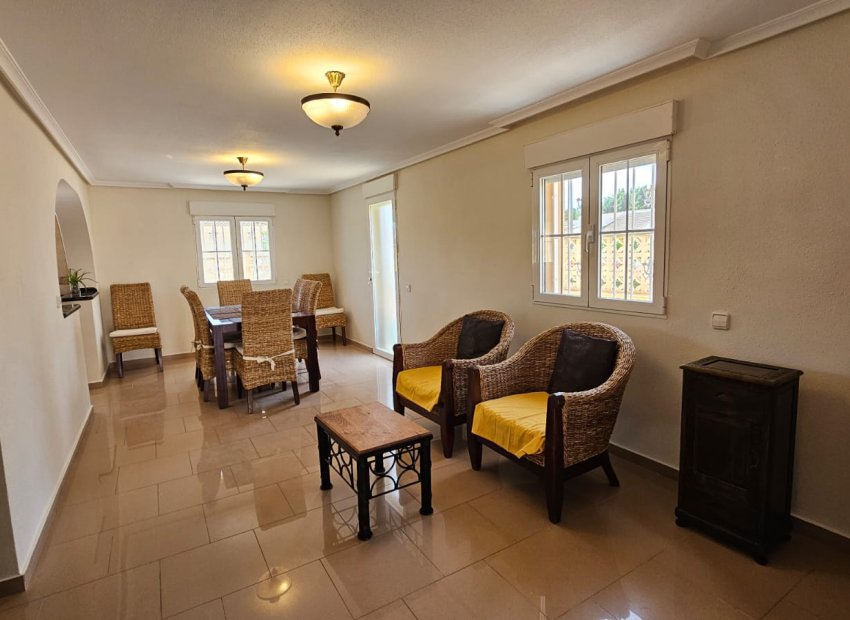 Resale - Villa - Los Alcázares