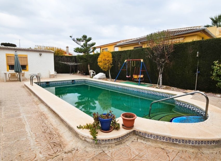 Resale - Villa - Los Alcázares