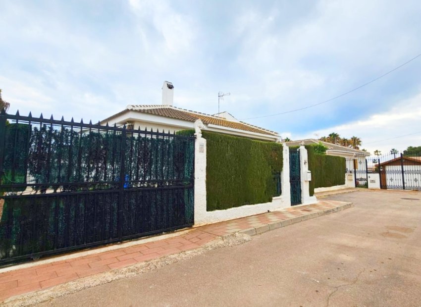 Resale - Villa - Los Alcázares
