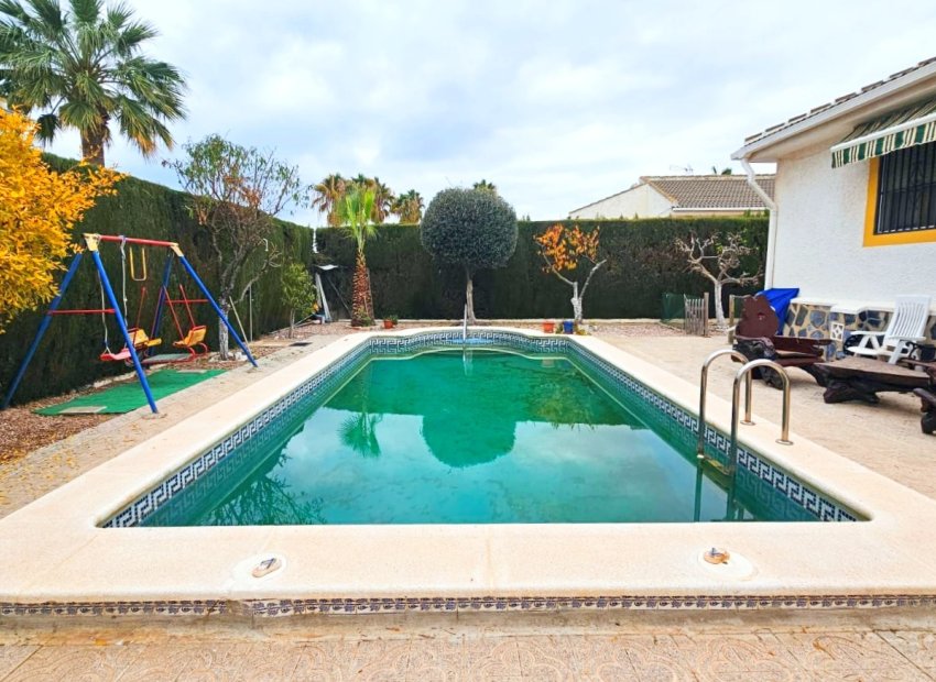 Resale - Villa - Los Alcázares