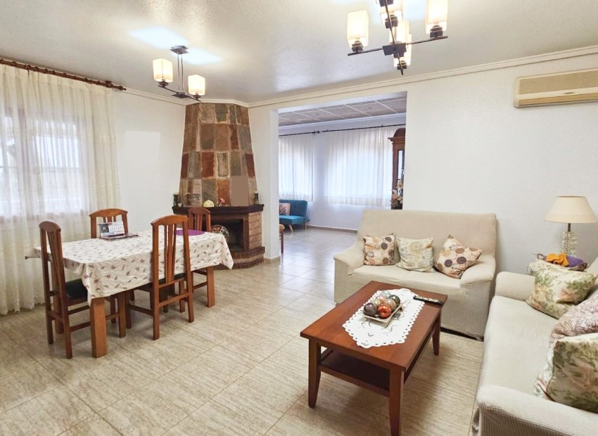 Resale - Villa - Los Alcázares