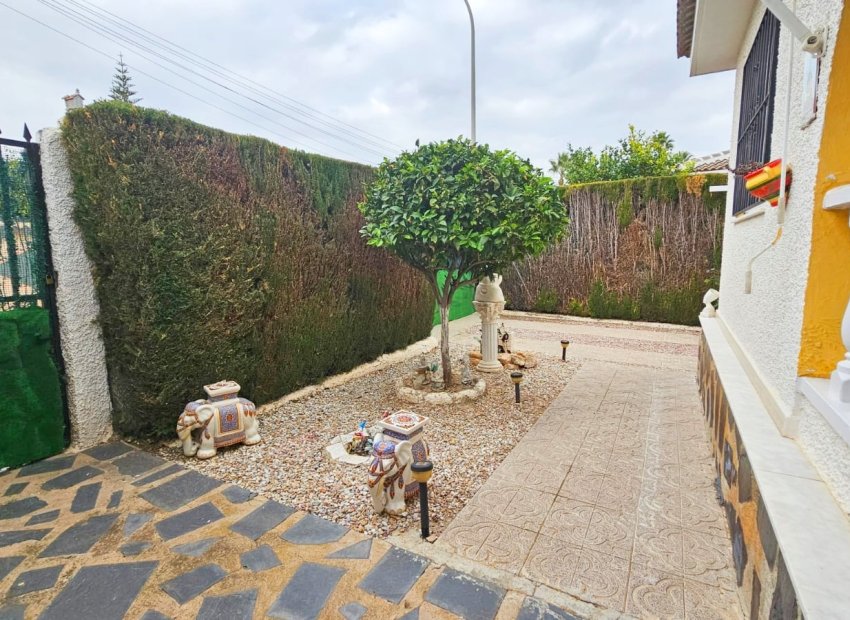 Resale - Villa - Los Alcázares
