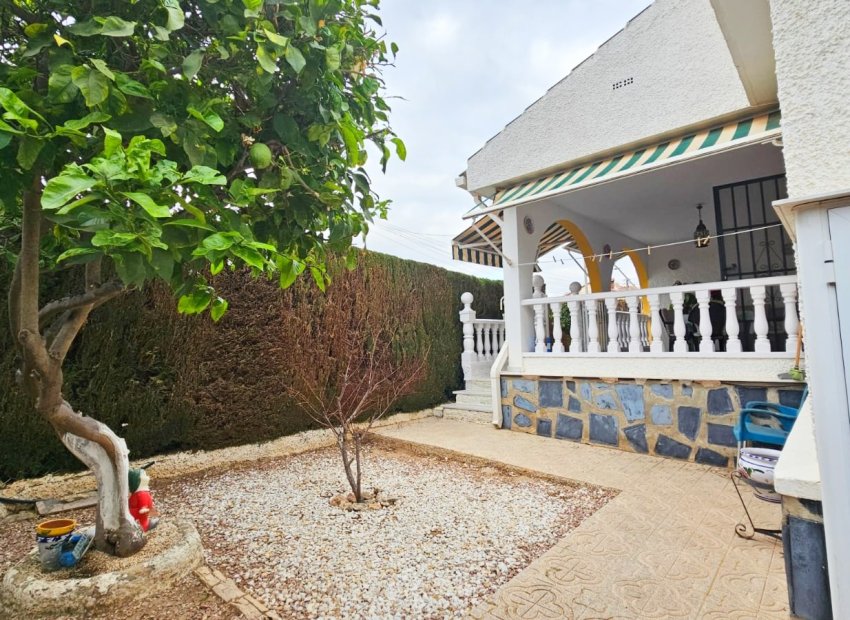 Resale - Villa - Los Alcázares