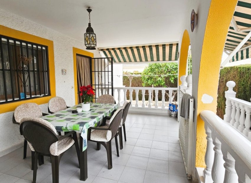 Resale - Villa - Los Alcázares