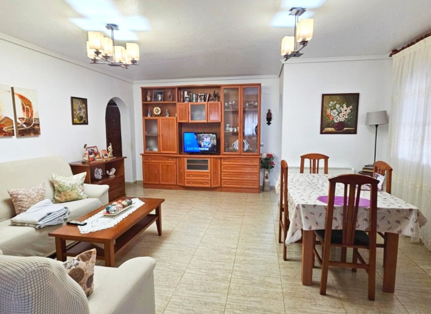 Resale - Villa - Los Alcázares