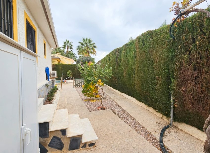 Resale - Villa - Los Alcázares