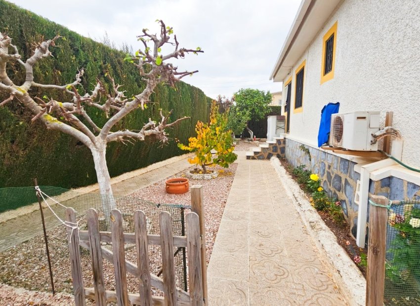 Resale - Villa - Los Alcázares