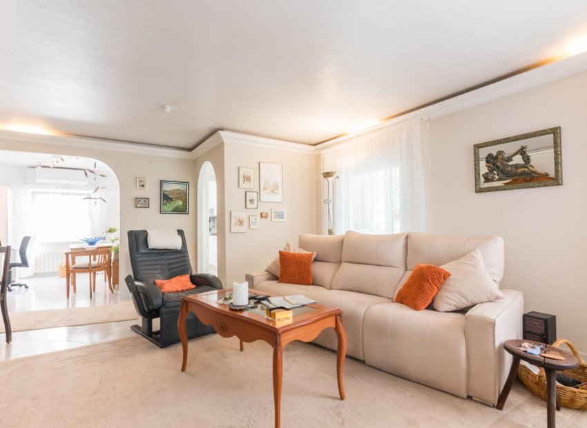 Resale - Villa - Los Alcázares