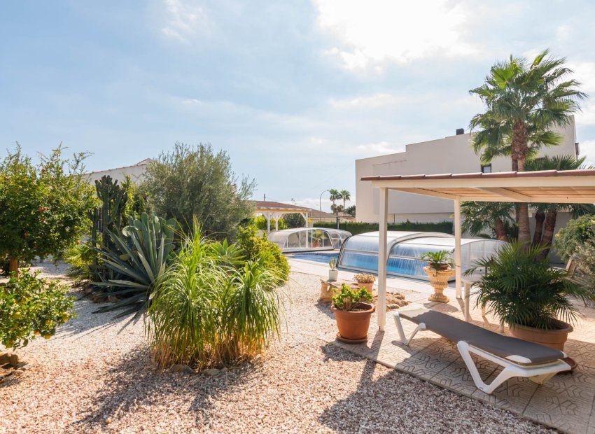 Resale - Villa - Los Alcázares