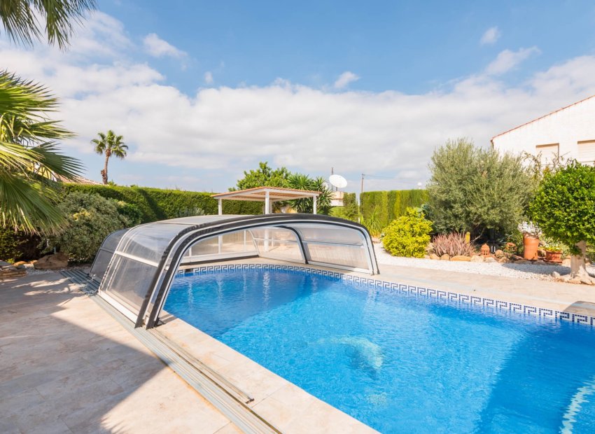 Resale - Villa - Los Alcázares