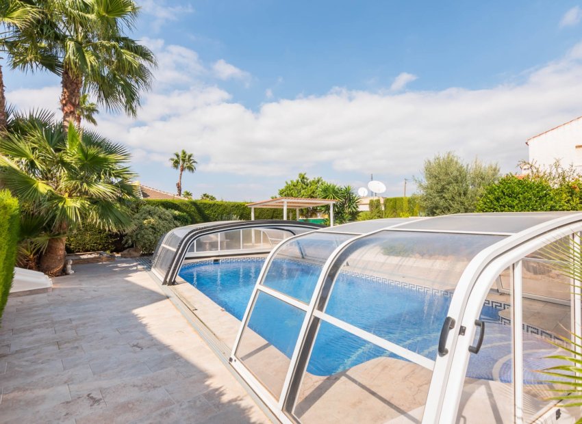 Resale - Villa - Los Alcázares