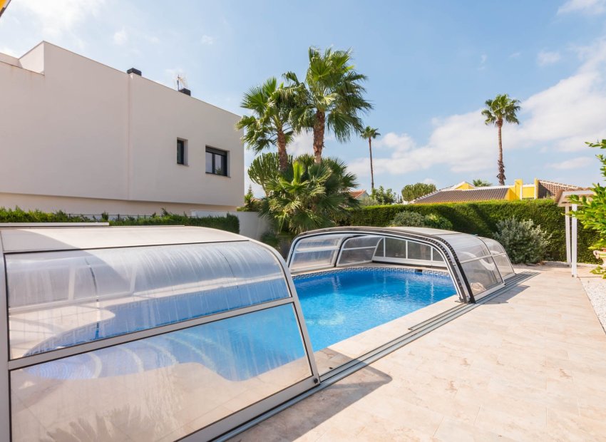 Resale - Villa - Los Alcázares