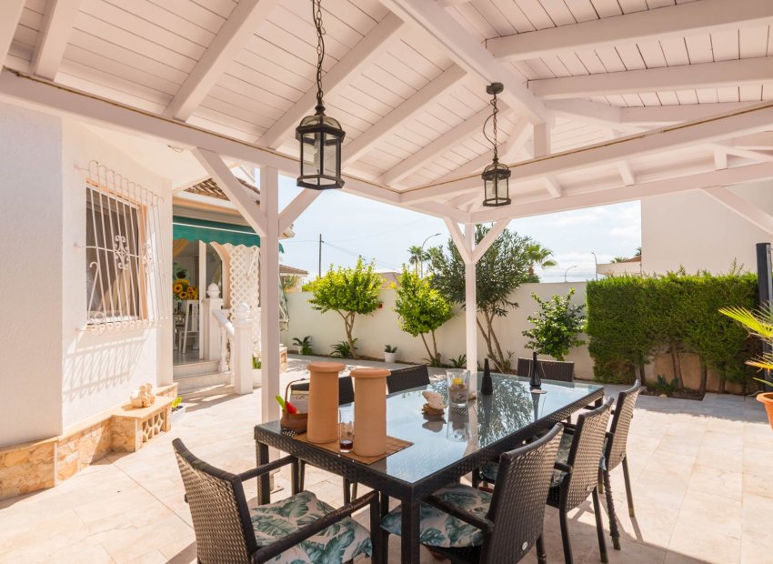 Resale - Villa - Los Alcázares