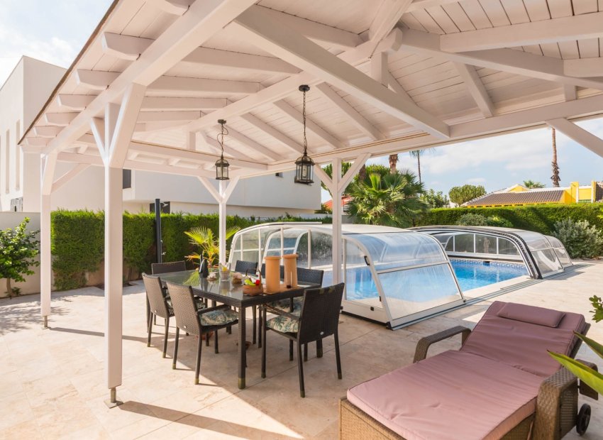 Resale - Villa - Los Alcázares