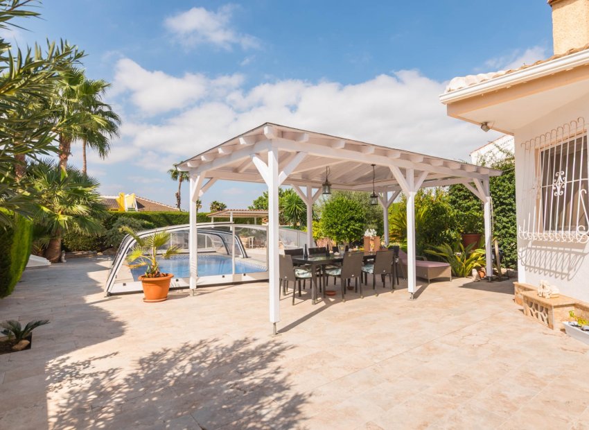 Resale - Villa - Los Alcázares