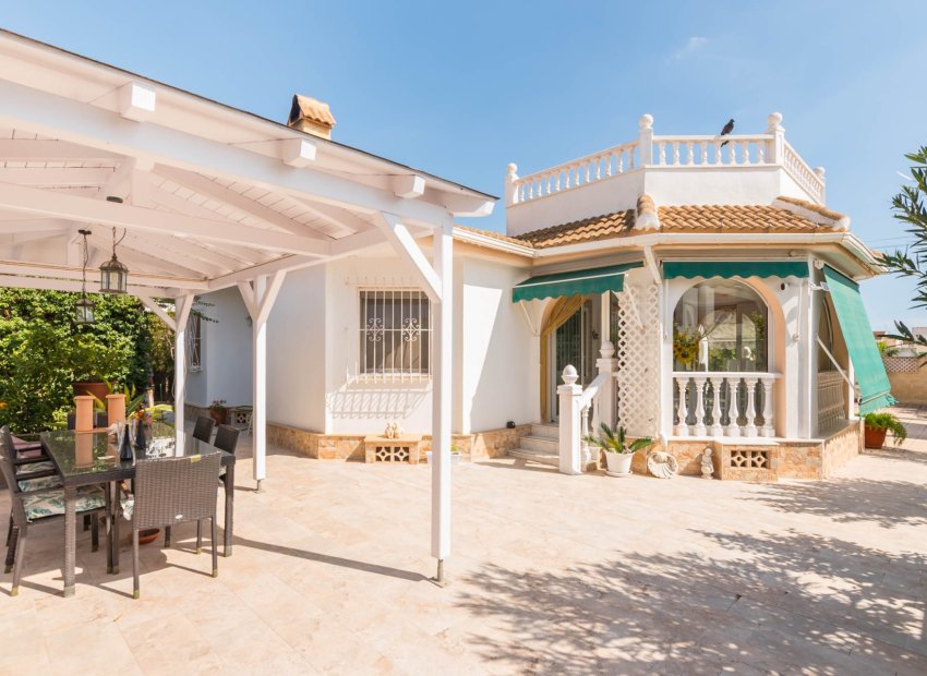Resale - Villa - Los Alcázares
