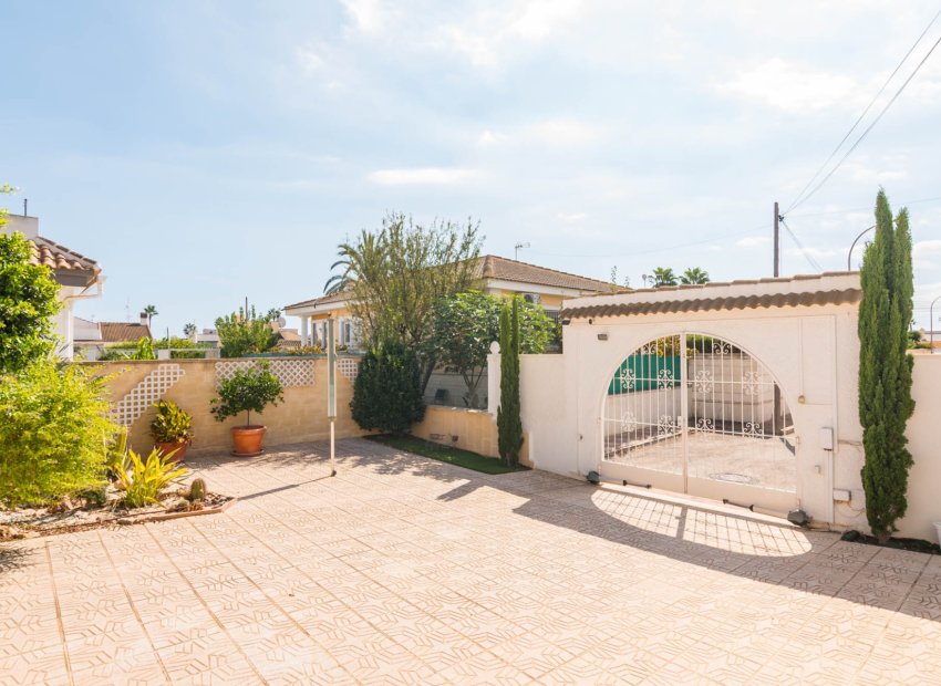 Resale - Villa - Los Alcázares