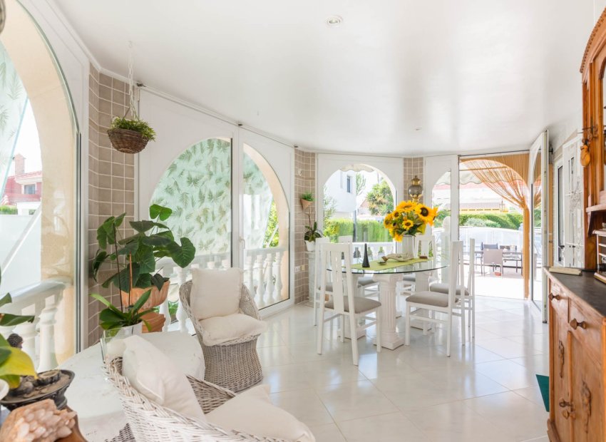 Resale - Villa - Los Alcázares