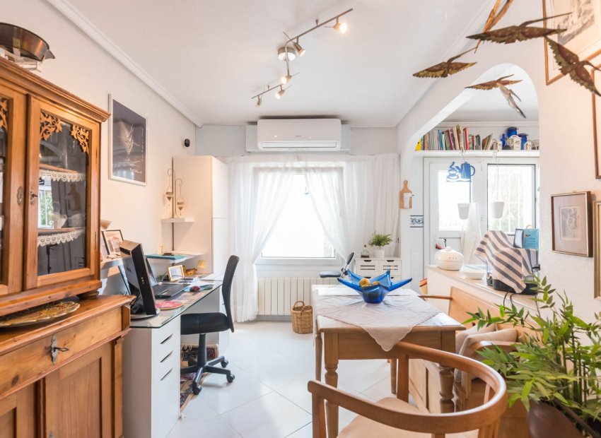 Resale - Villa - Los Alcázares