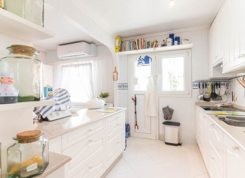 Resale - Villa - Los Alcázares