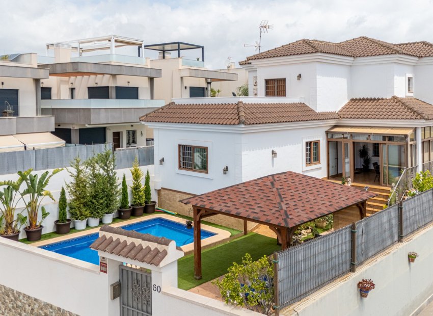 Resale - Villa - Los Montesinos - La Herrada