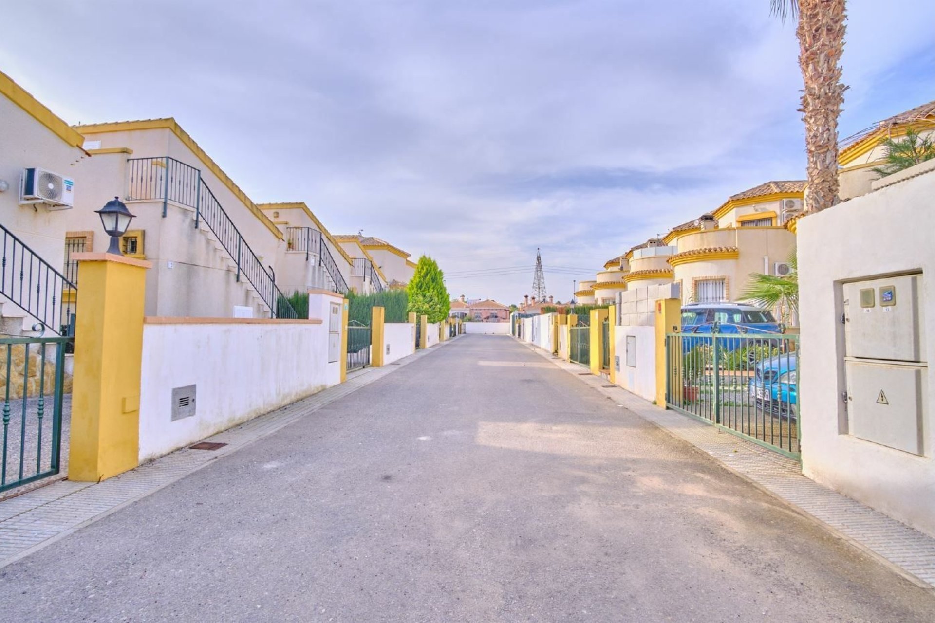 Resale - Villa - Los Montesinos - La Herrada
