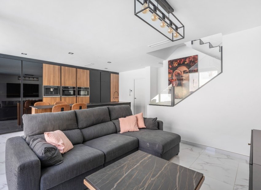 Resale - Villa - Los Montesinos - La Herrada