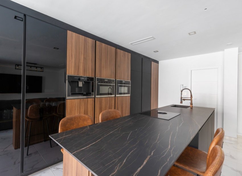 Resale - Villa - Los Montesinos - La Herrada