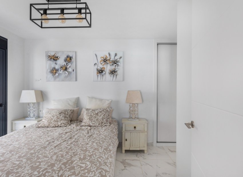 Resale - Villa - Los Montesinos - La Herrada