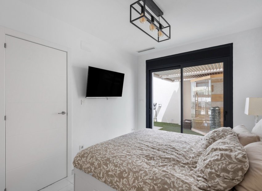 Resale - Villa - Los Montesinos - La Herrada