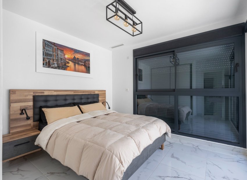 Resale - Villa - Los Montesinos - La Herrada