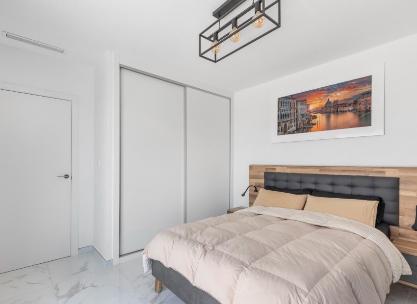 Resale - Villa - Los Montesinos - La Herrada