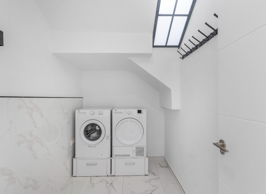 Resale - Villa - Los Montesinos - La Herrada