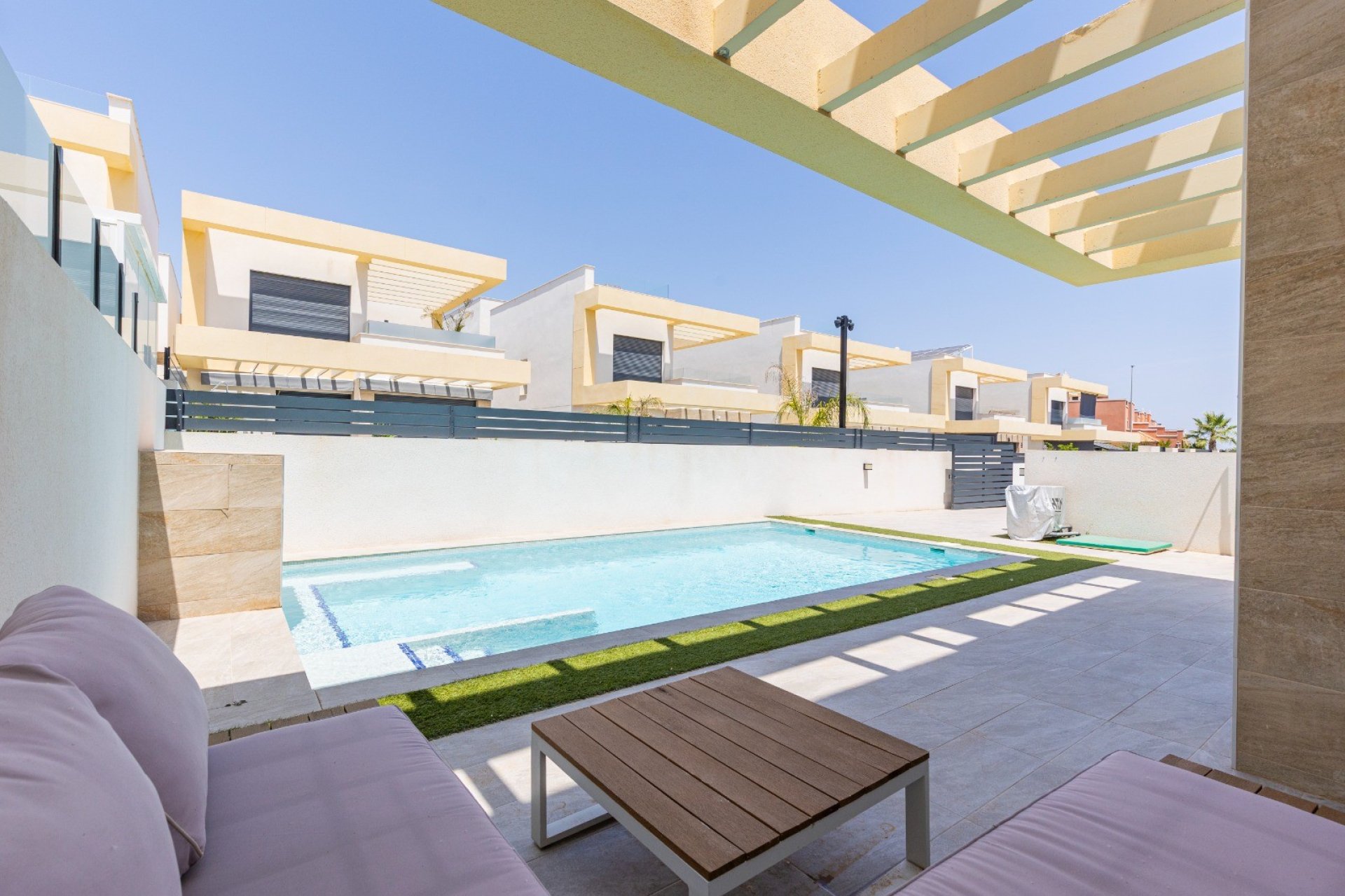 Resale - Villa - Los Montesinos - La Herrada